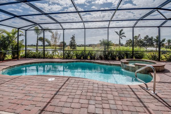 Pool Enclosure Cleaning in Clovis