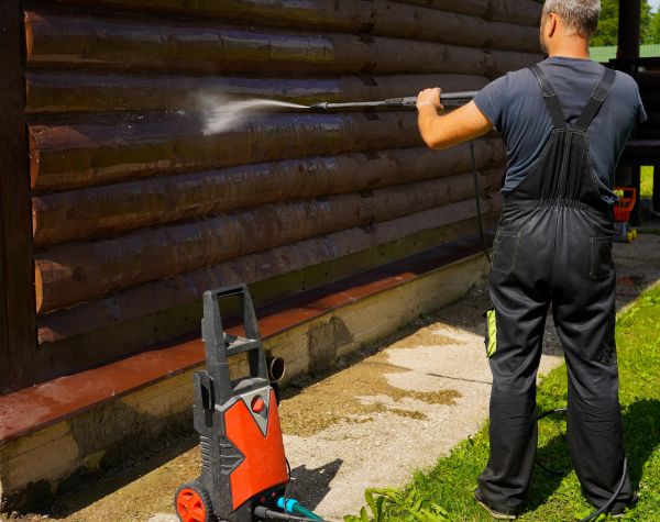 Log Home Pressure Washing in Clovis