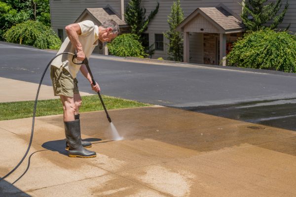 Concrete Pressure Cleaning in Clovis