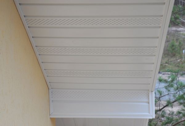 Soffit Dirt Removal in Clovis