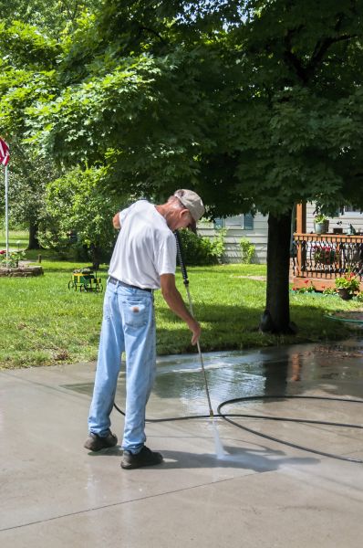 Driveway Concrete Cleaning in Clovis