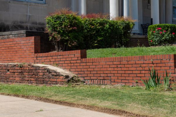Retaining Wall Cleaning in Clovis