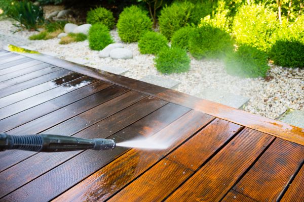 Deck Cleaning in Clovis